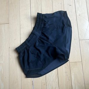 Lululemon Hotty Hot Low-Rise Lined Short 2.5"